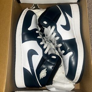 Air Jordan 1 Mid